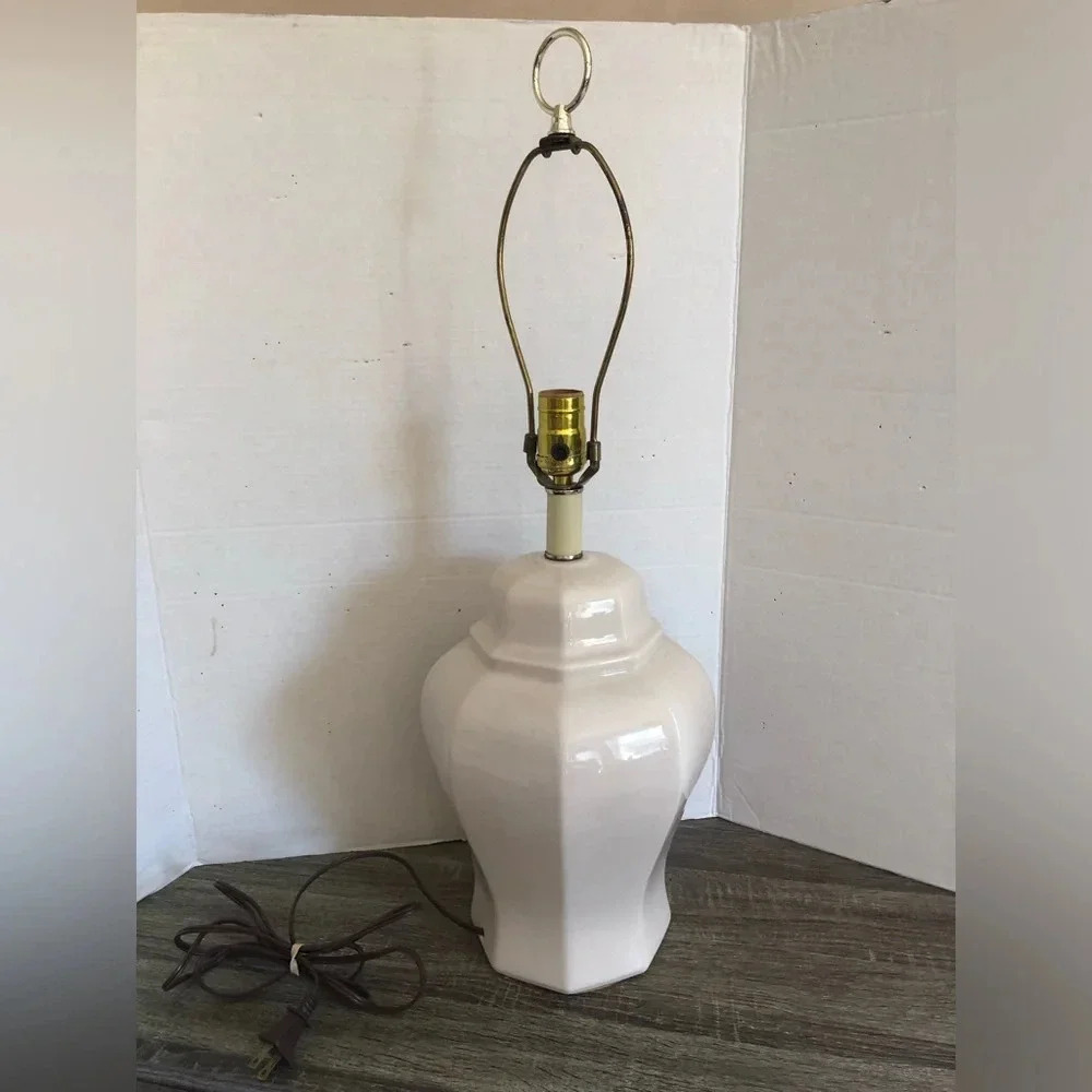 Vintage Ceramic Ginger Jar Shaped Lamp